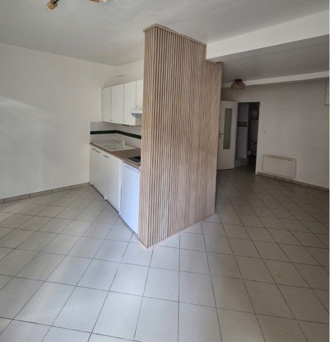 Appartement rénové avec claustra bois