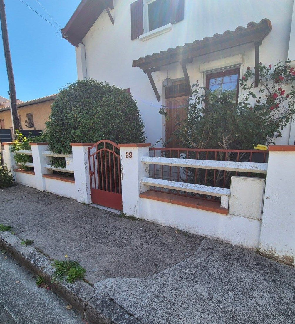 Façade de maison avant travaux de peinture
